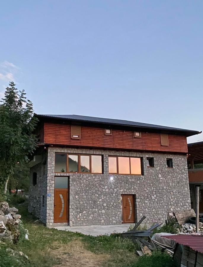Shpija E Gjyshit Vuthaj Hotel Gusinje Exterior photo